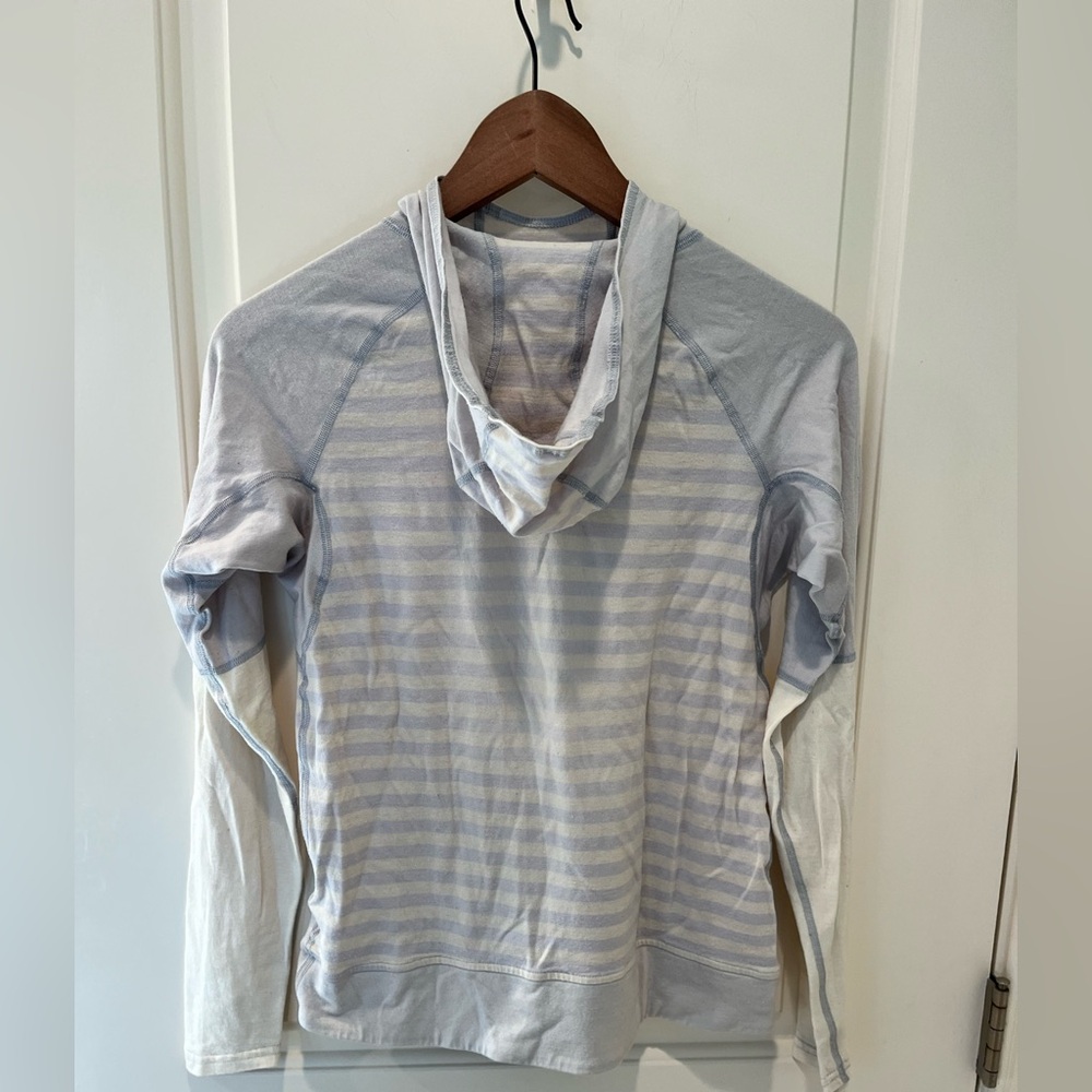 Striped Thermal Patagonia Hooded Top with Cream Sleeves - Picture 5 of 12